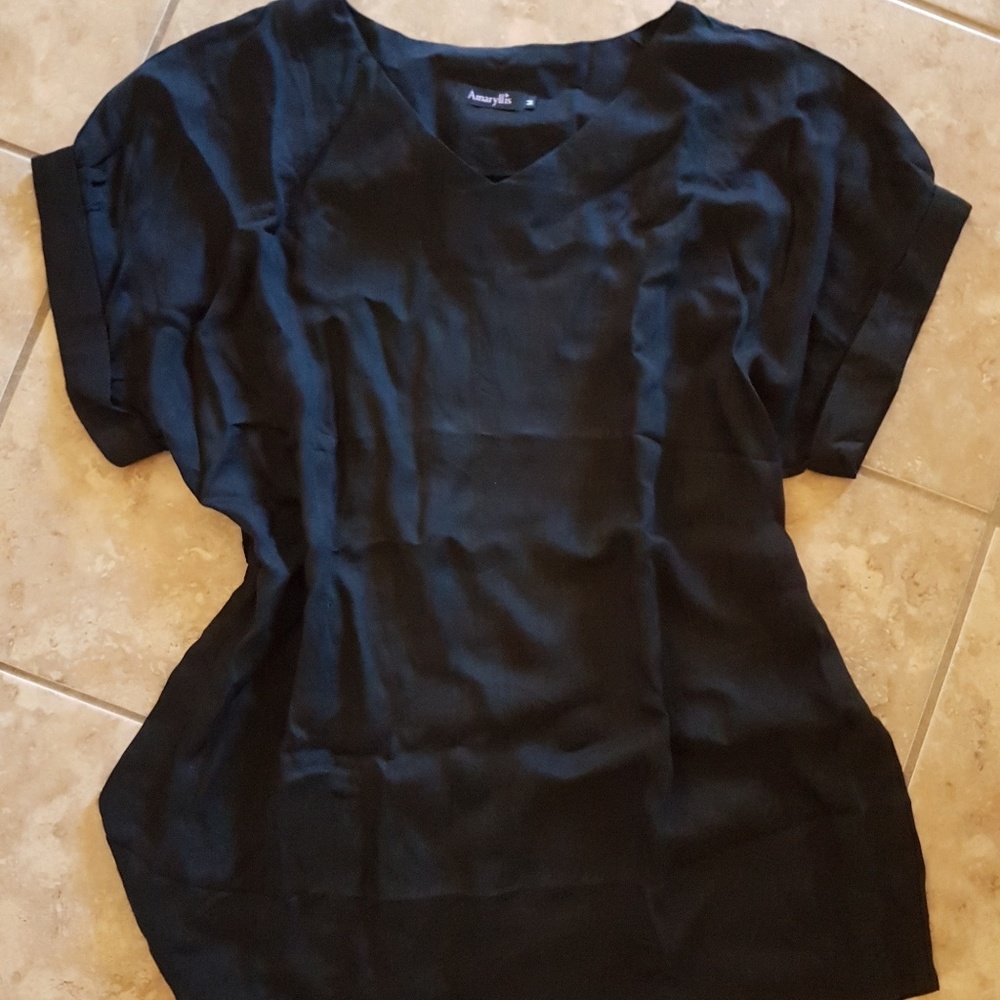 Amaryllis top medium nwot